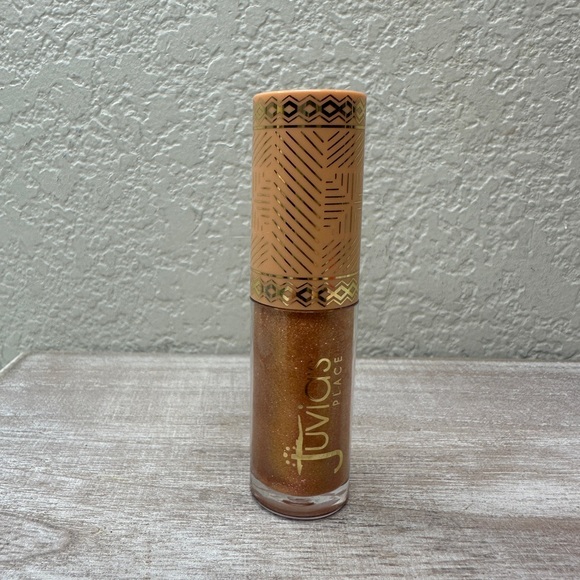 $6 🌙 Juvia’s Place Lip Gloss OASIS NEW FULL SZ - Picture 1 of 3